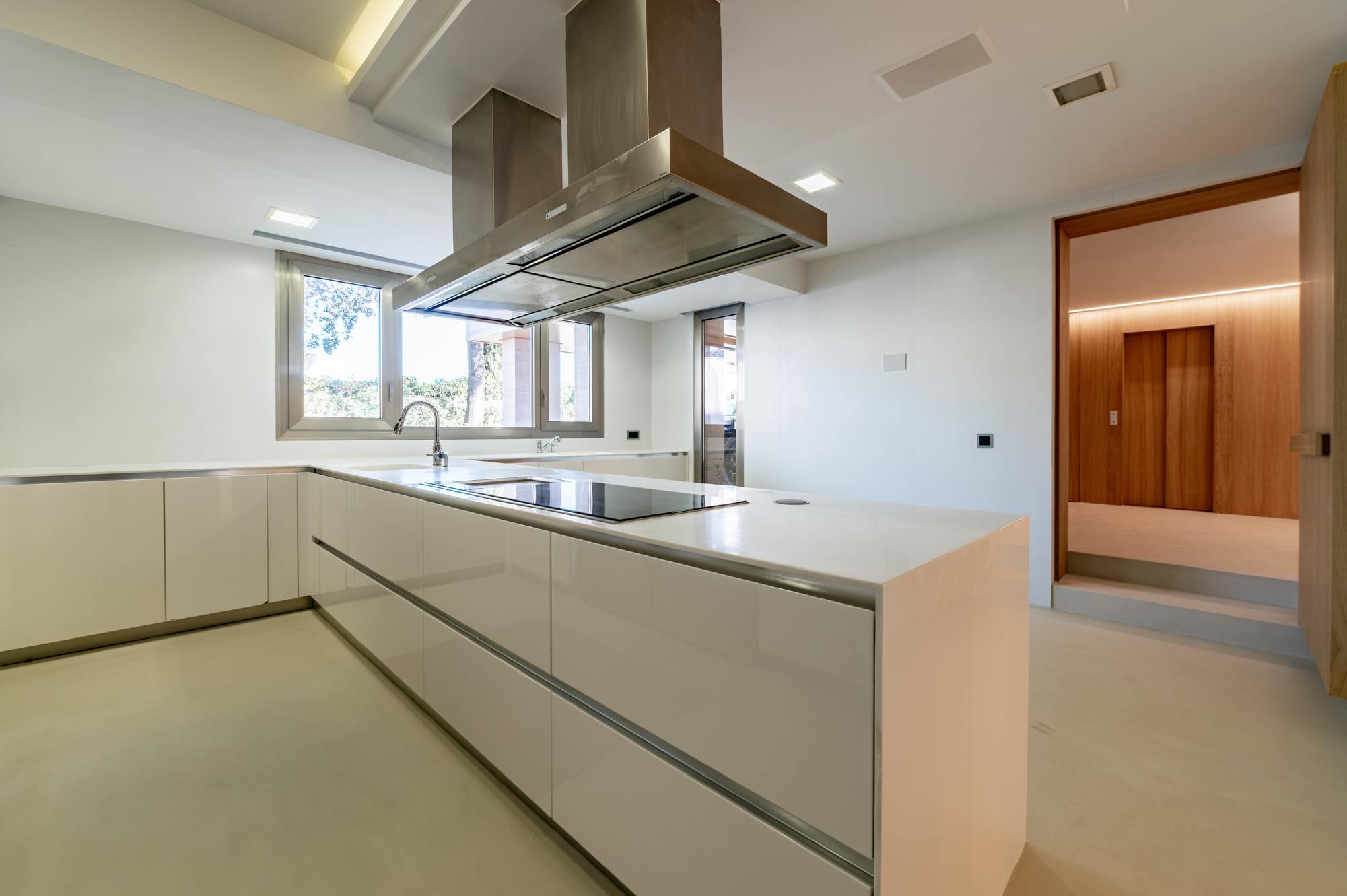 living - 1,499m² house / villa for sale in La Moraleja Urbanización - gallery thumbnail - 6