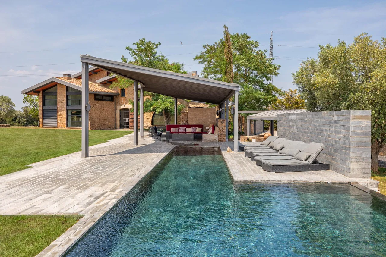living - Casa rural de 595m² en venta en Baix Empordà, Girona - gallery - 2