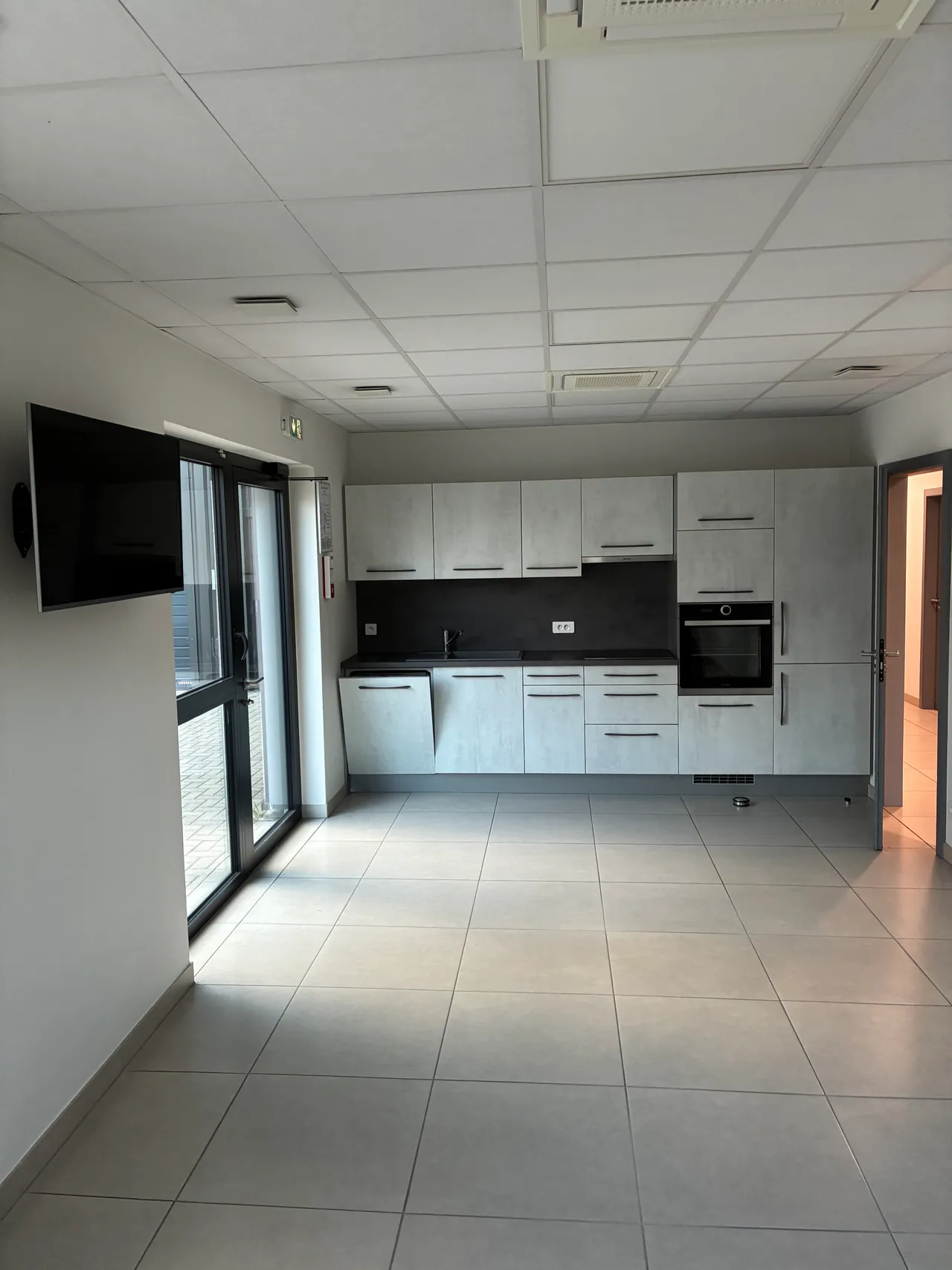 logistics - Light Industrial Premises / Offices For Rent - For Sale - gallery - 7