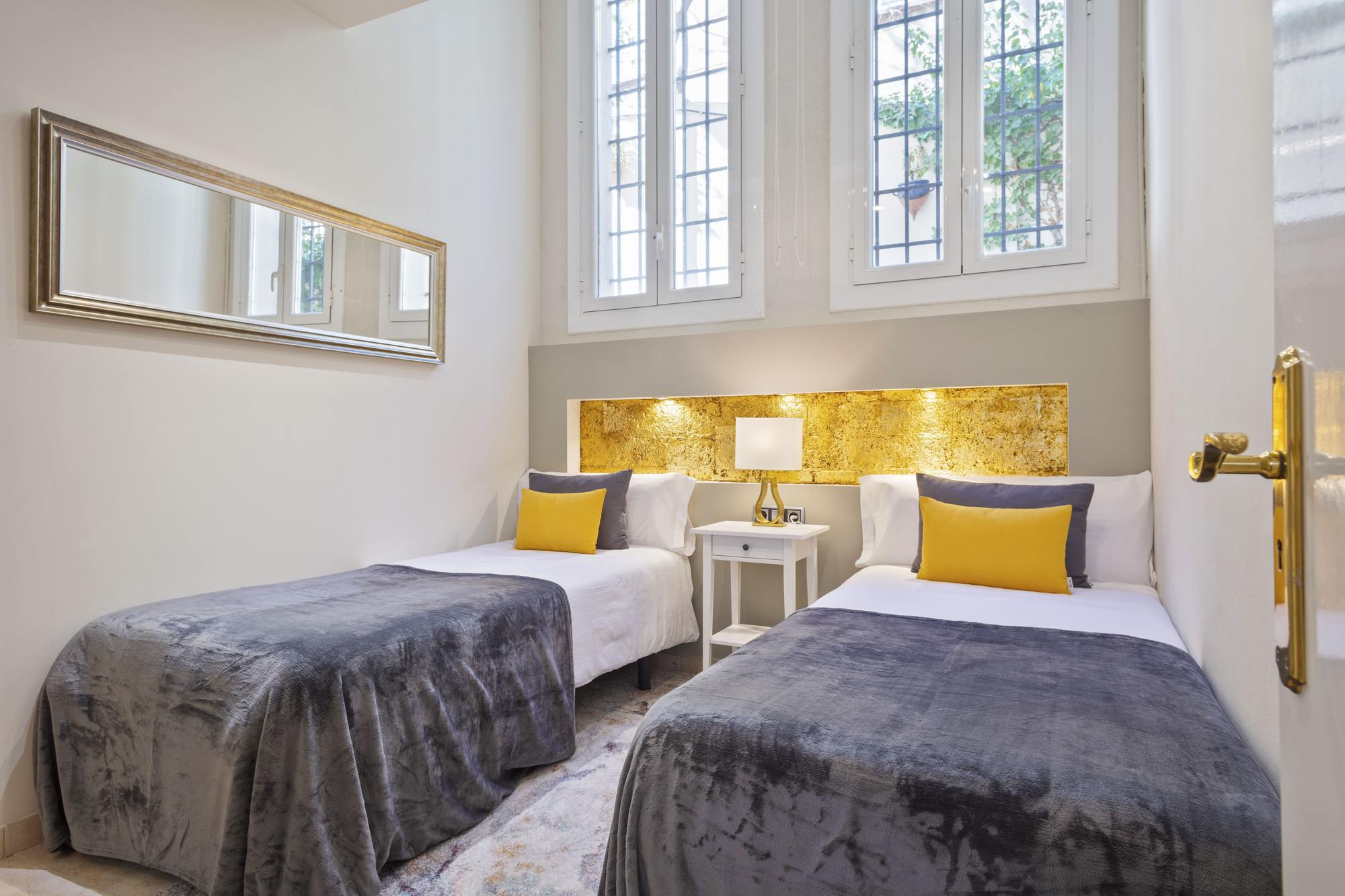 living - 550m² house / villa for sale in Horta-Guinardó, Barcelona - featured