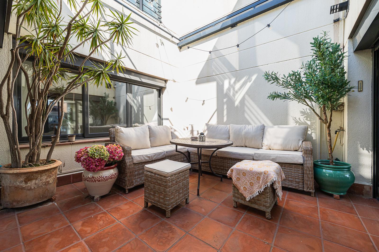 living - Ático de 84m² con 67m² terraza en venta en Eixample Derecho - gallery - 5