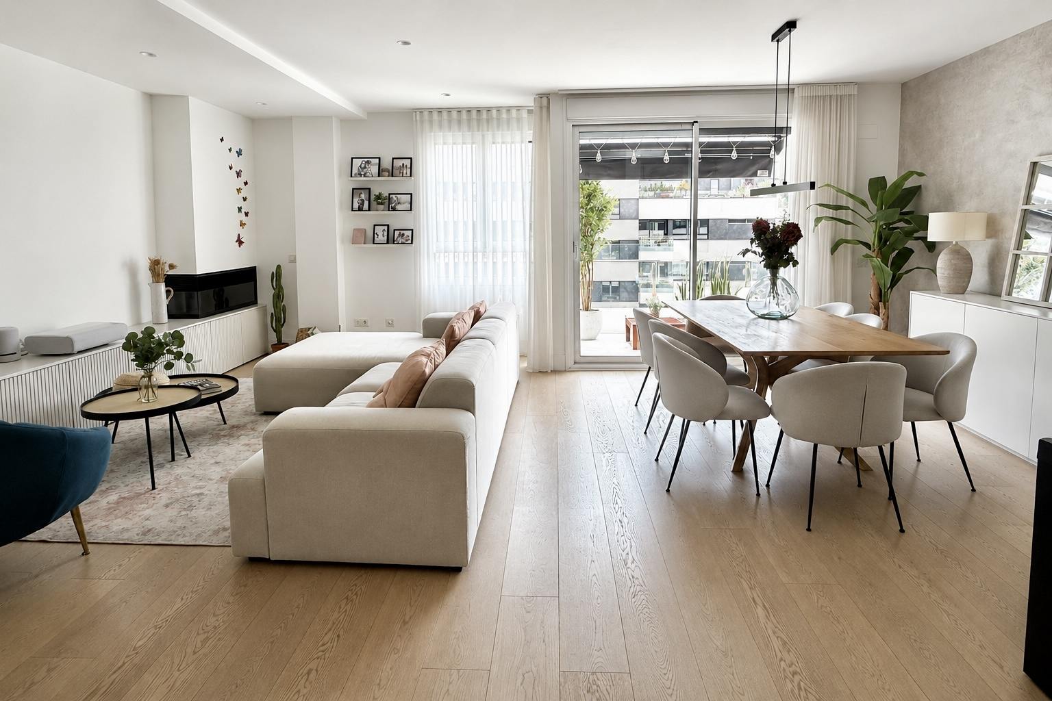 living - 171m² apartment for sale in Ríos Rosas, Madrid - gallery thumbnail - 3
