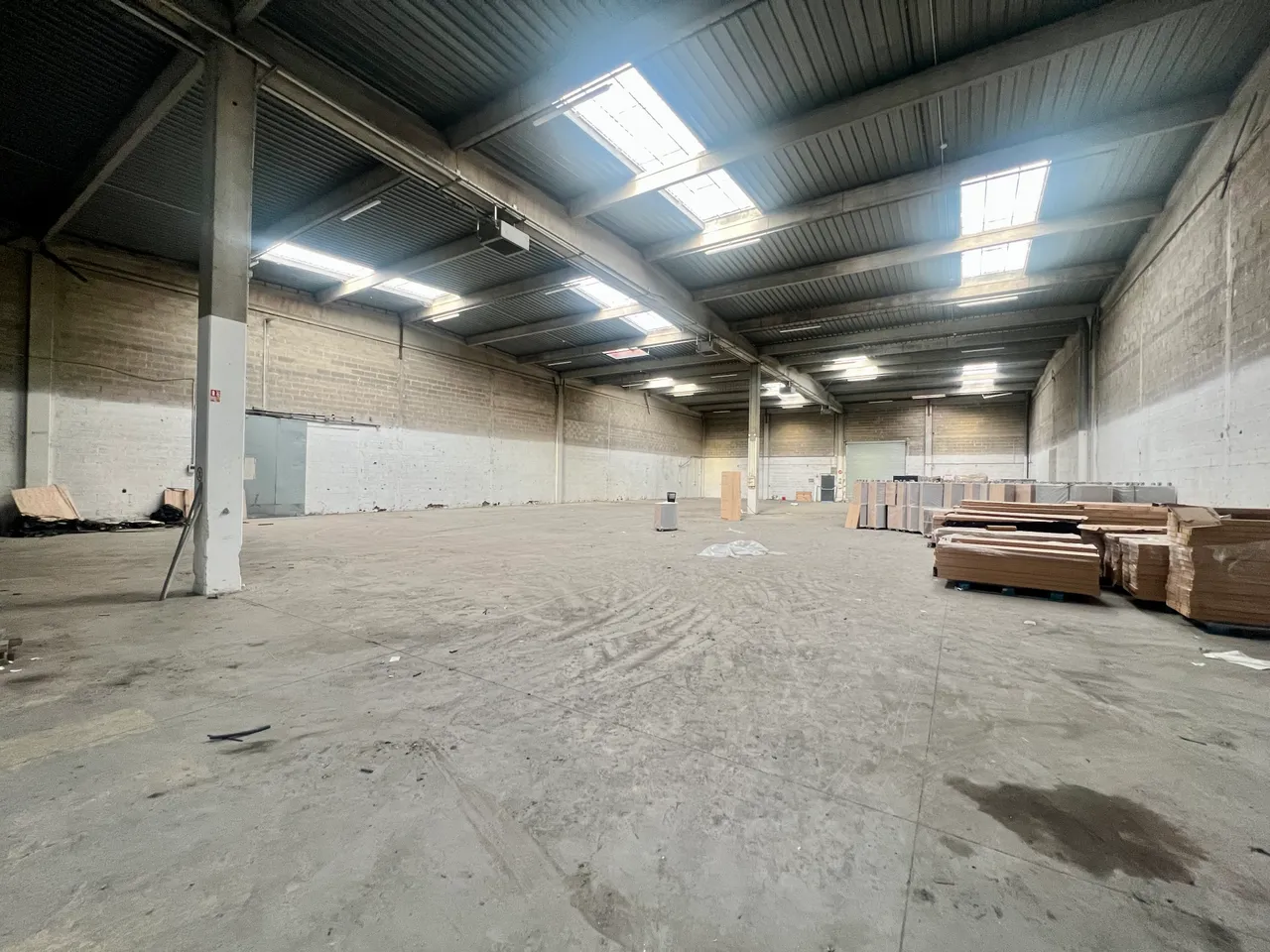 logistics - Entrepôt / Bureaux À Louer - gallery - 4