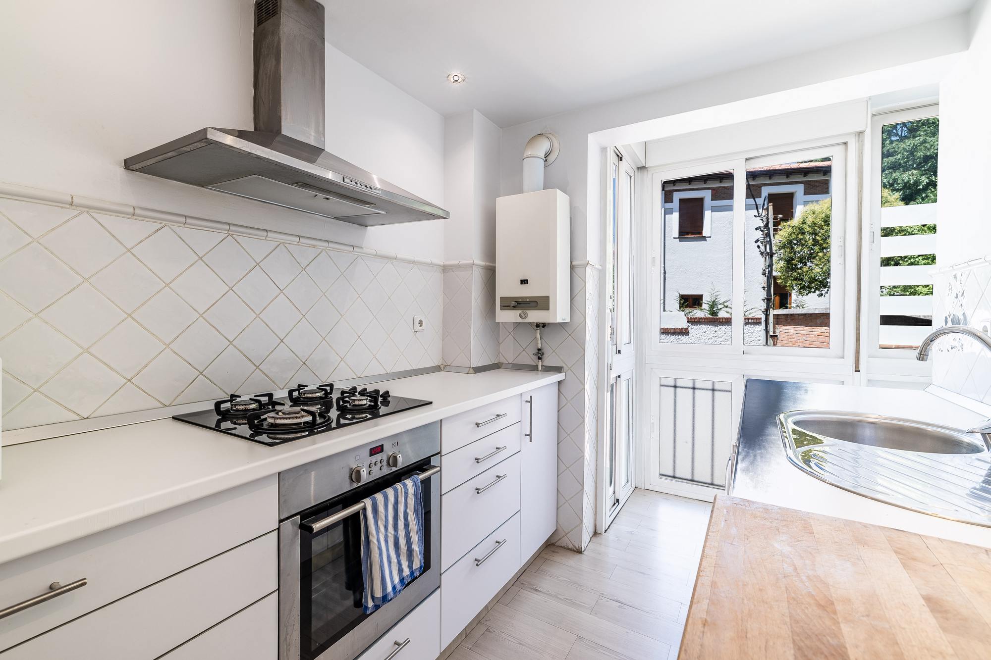 living - 131m² apartment for sale in Hispanoamérica, Madrid - gallery thumbnail - 8