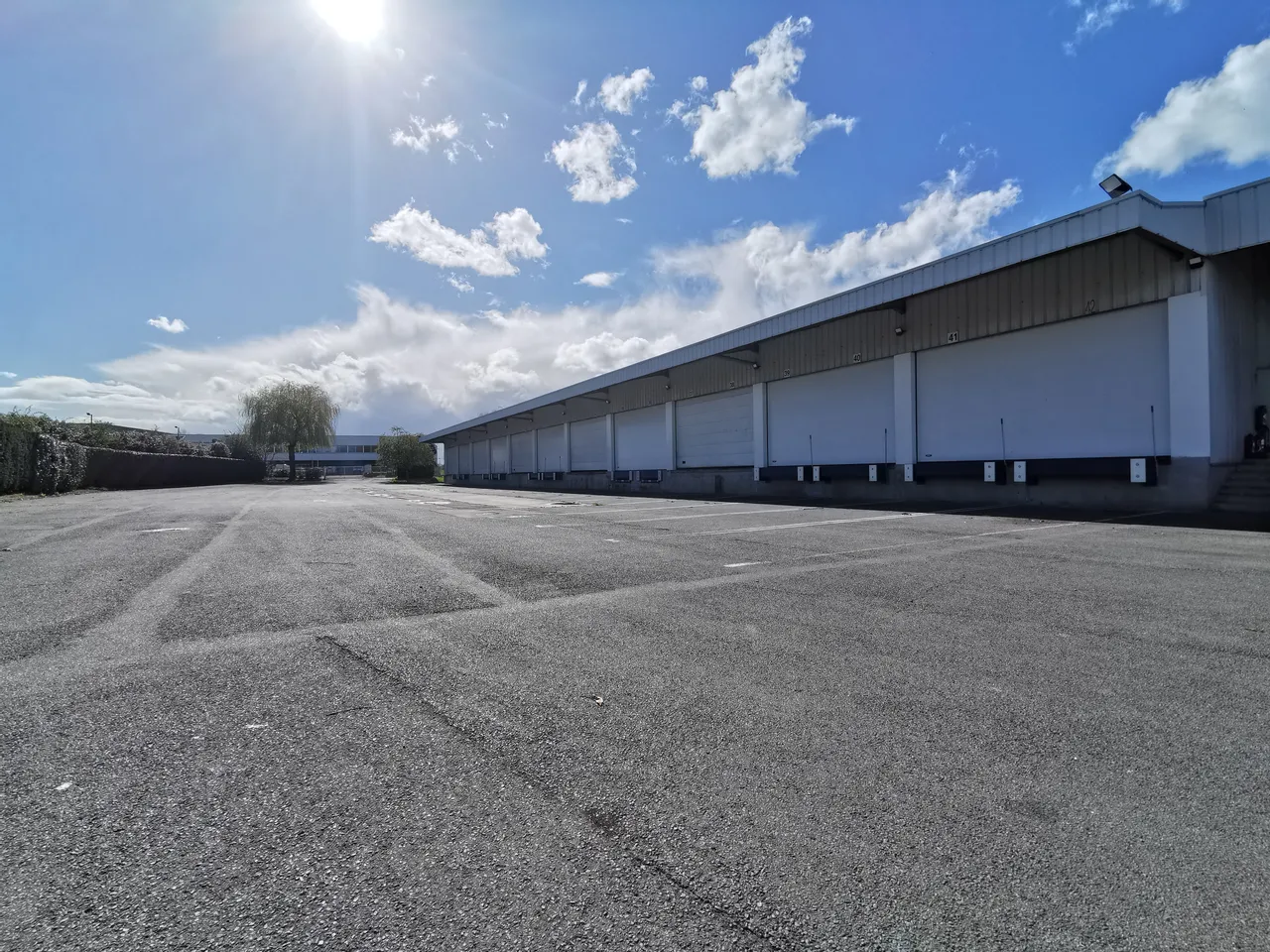 logistics - Messagerie À Louer - gallery - 2