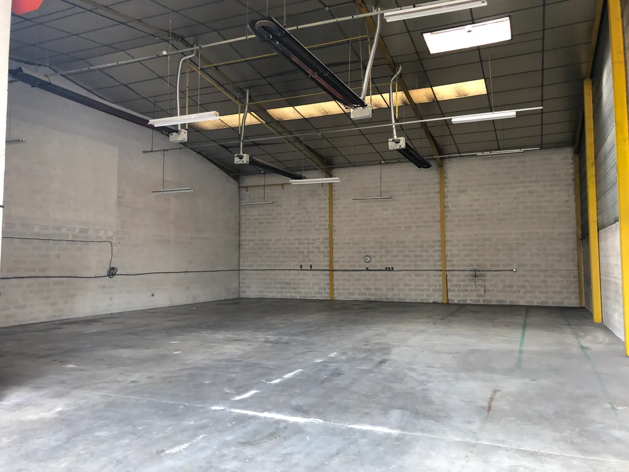 logistics - Light Industrial Premises / Offices For Rent - gallery - 4