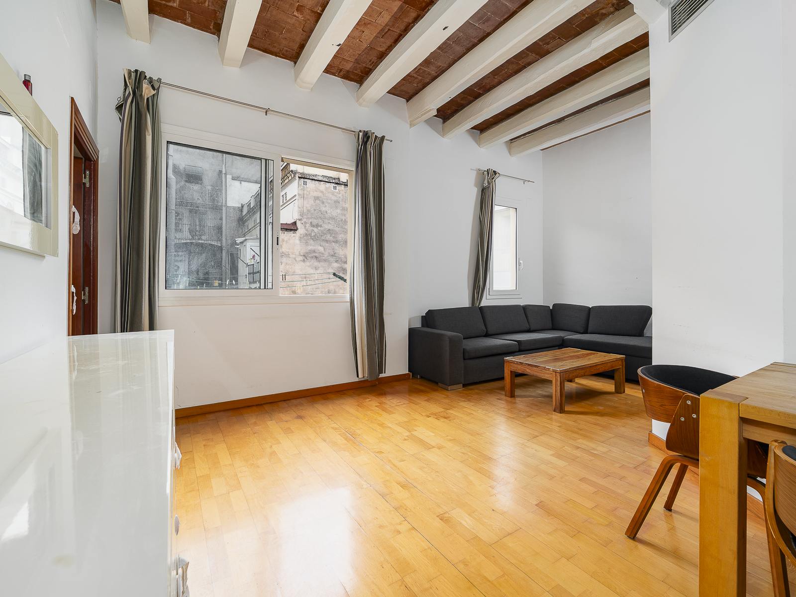 living - Piso de 68m² en venta en Eixample Derecho, Barcelona - gallery thumbnail - 3