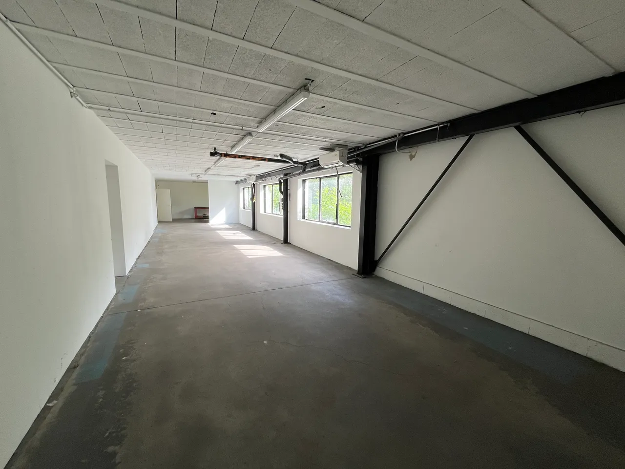 logistics - Light Industrial Premises / Offices For Rent - gallery - 3