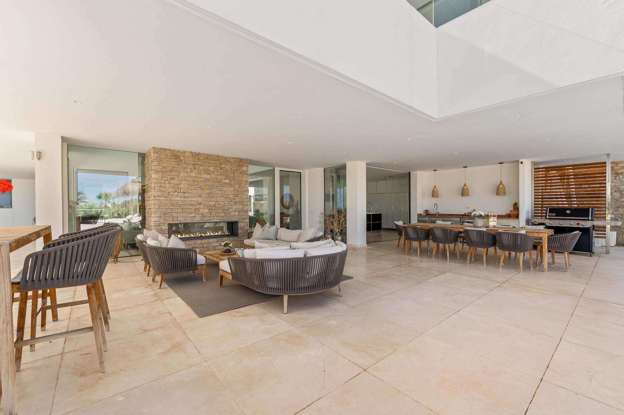 living - 676m² house / villa with 110m² terrace for sale in Nueva Andalucía - gallery thumbnail - 4