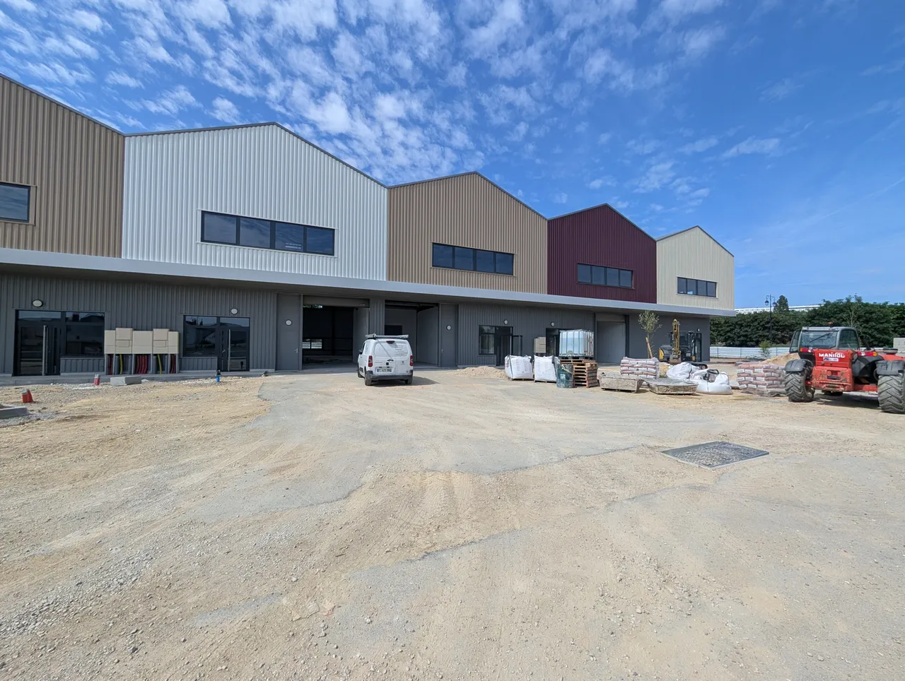 logistics - Light Industrial Premises / Offices For Sale - gallery - 2