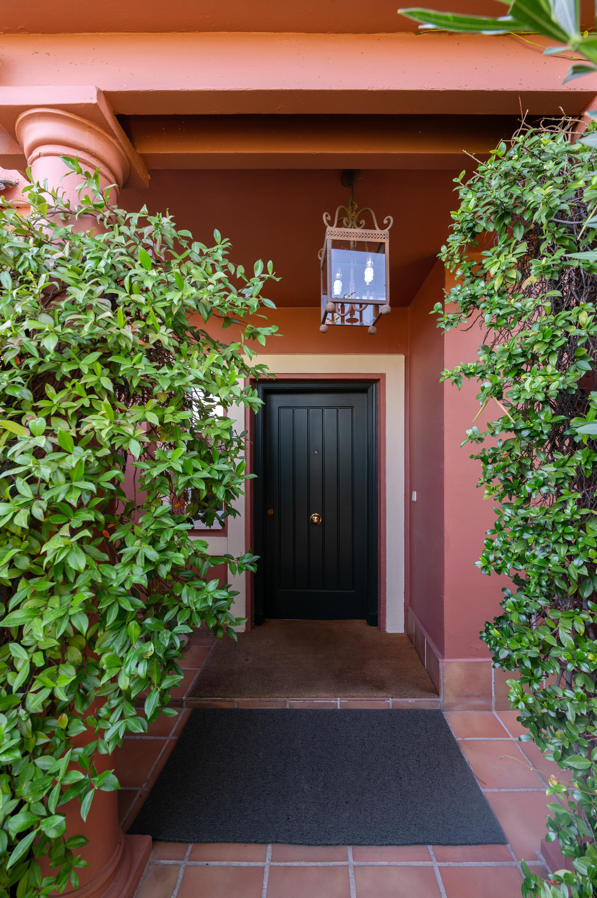 living - 248m² house / villa for sale in El Encinar de los Reyes - gallery thumbnail - 3
