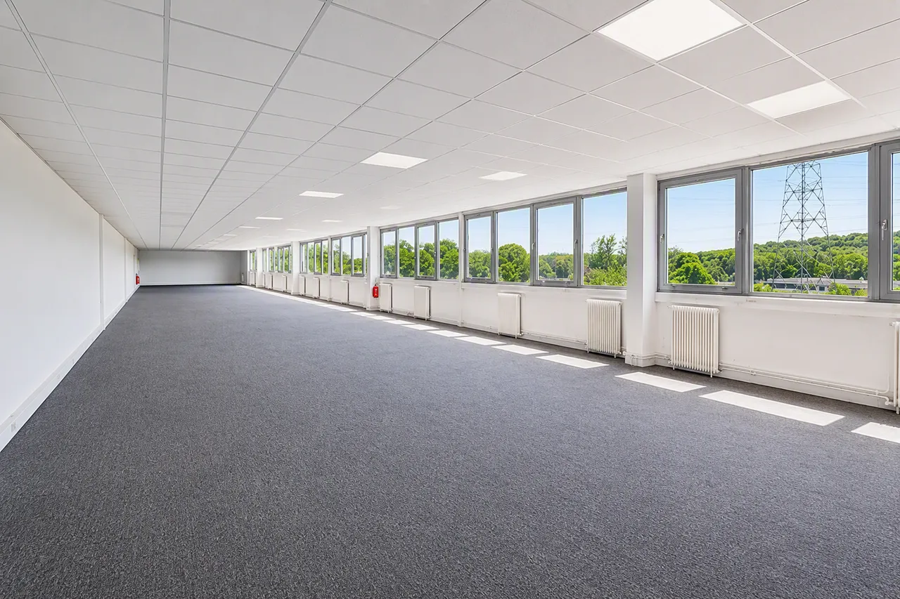 logistics - Entrepôt / Bureaux À Louer - gallery - 3
