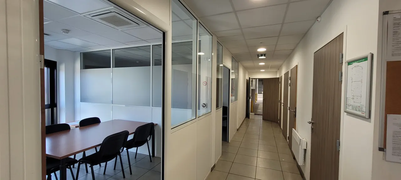 logistics - Warehouse / Offices For Rent - gallery - 6