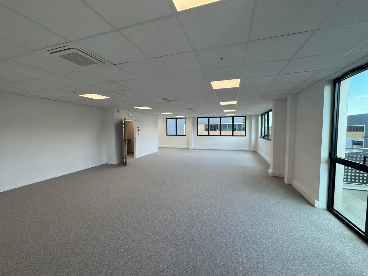 logistics - Light Industrial Premises / Offices For Rent - gallery - 7