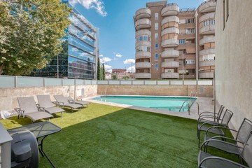 living - 367m² house / villa for sale in Hispanoamérica, Madrid - featured