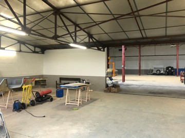 logistics - Activités / Bureaux À Louer - featured