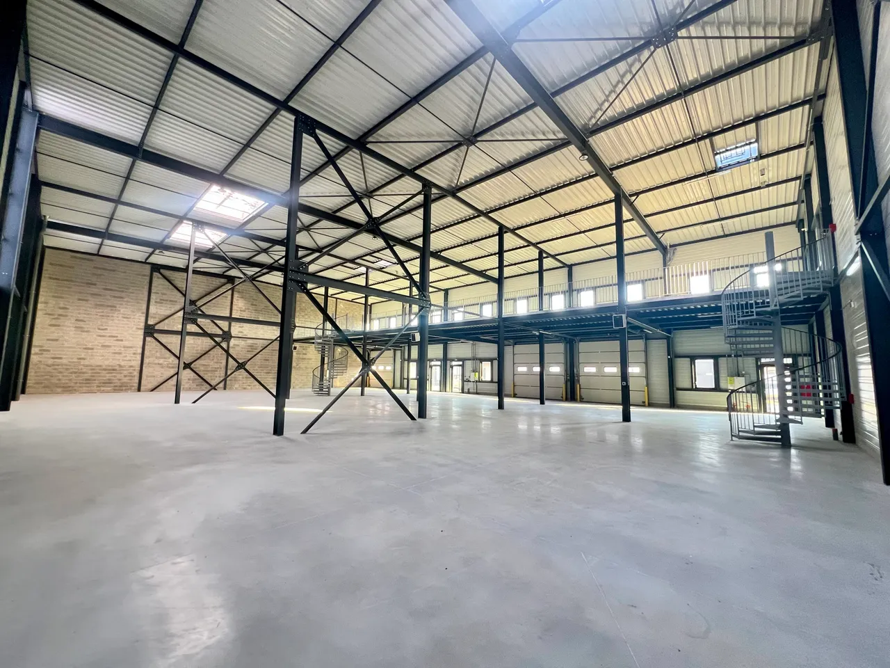 logistics - Light Industrial Premises / Offices For Rent - gallery - 4