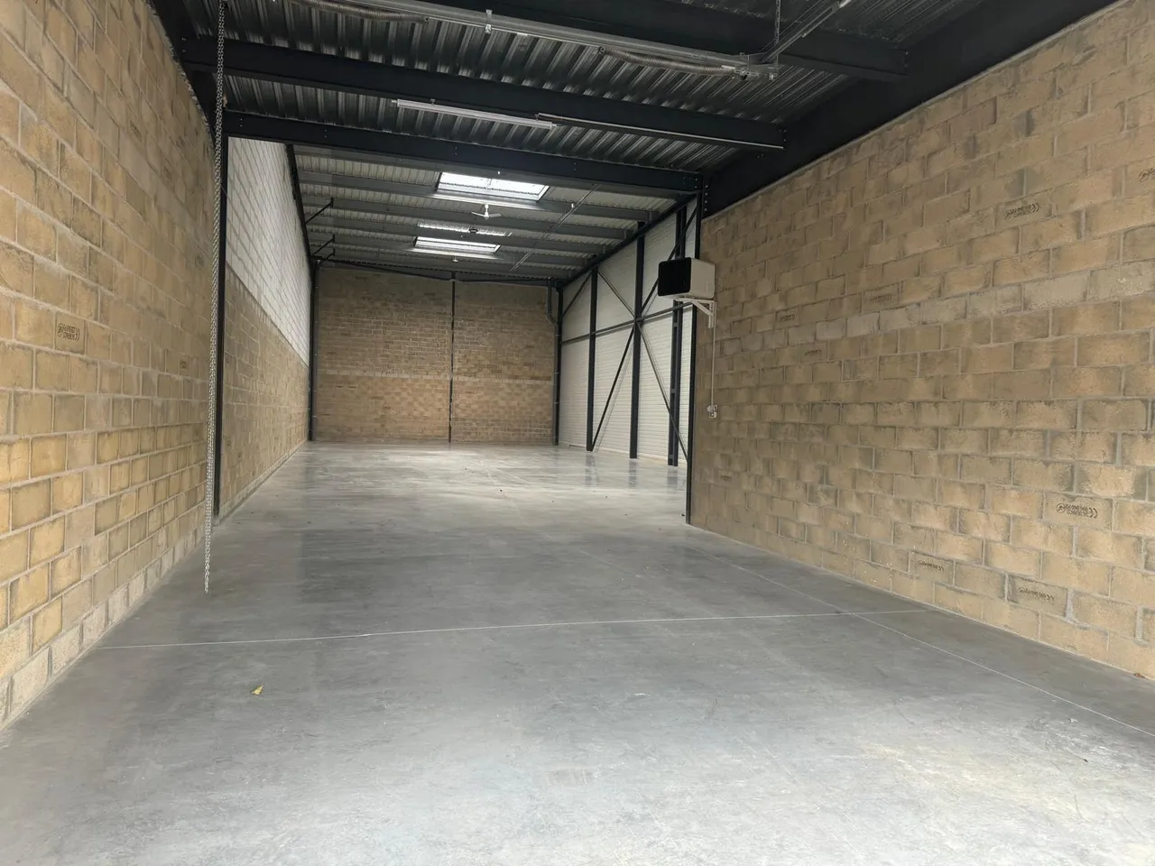 logistics - Light Industrial Premises / Offices For Sale - gallery - 2
