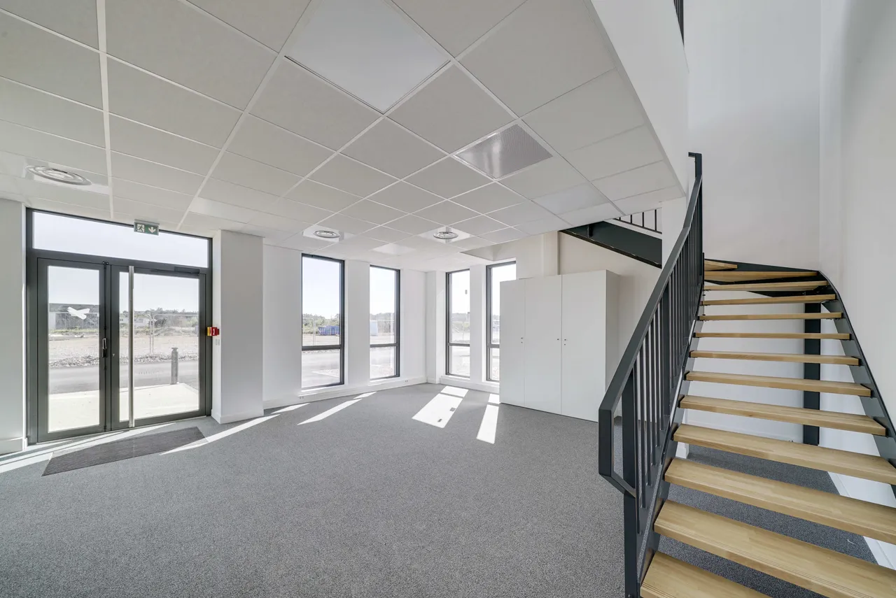 logistics - Light Industrial Premises / Offices For Rent - gallery - 8