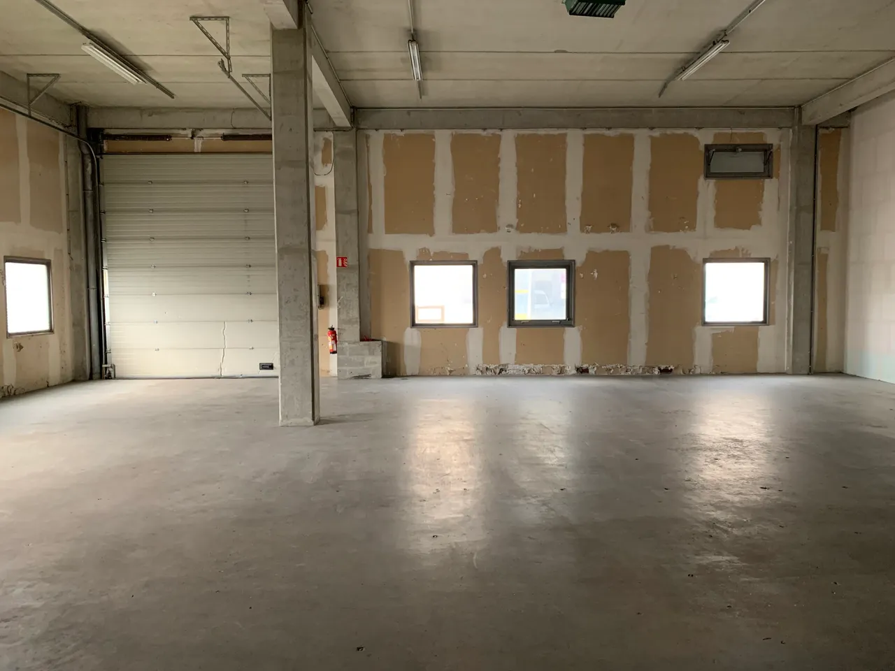 logistics - Light Industrial Premises / Offices For Rent - gallery - 5