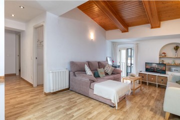 living - Piso de 75m² en venta en Barri Vell, Girona - featured