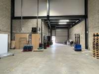logistics - Local d’activités À Louer - gallery thumbnail - 3