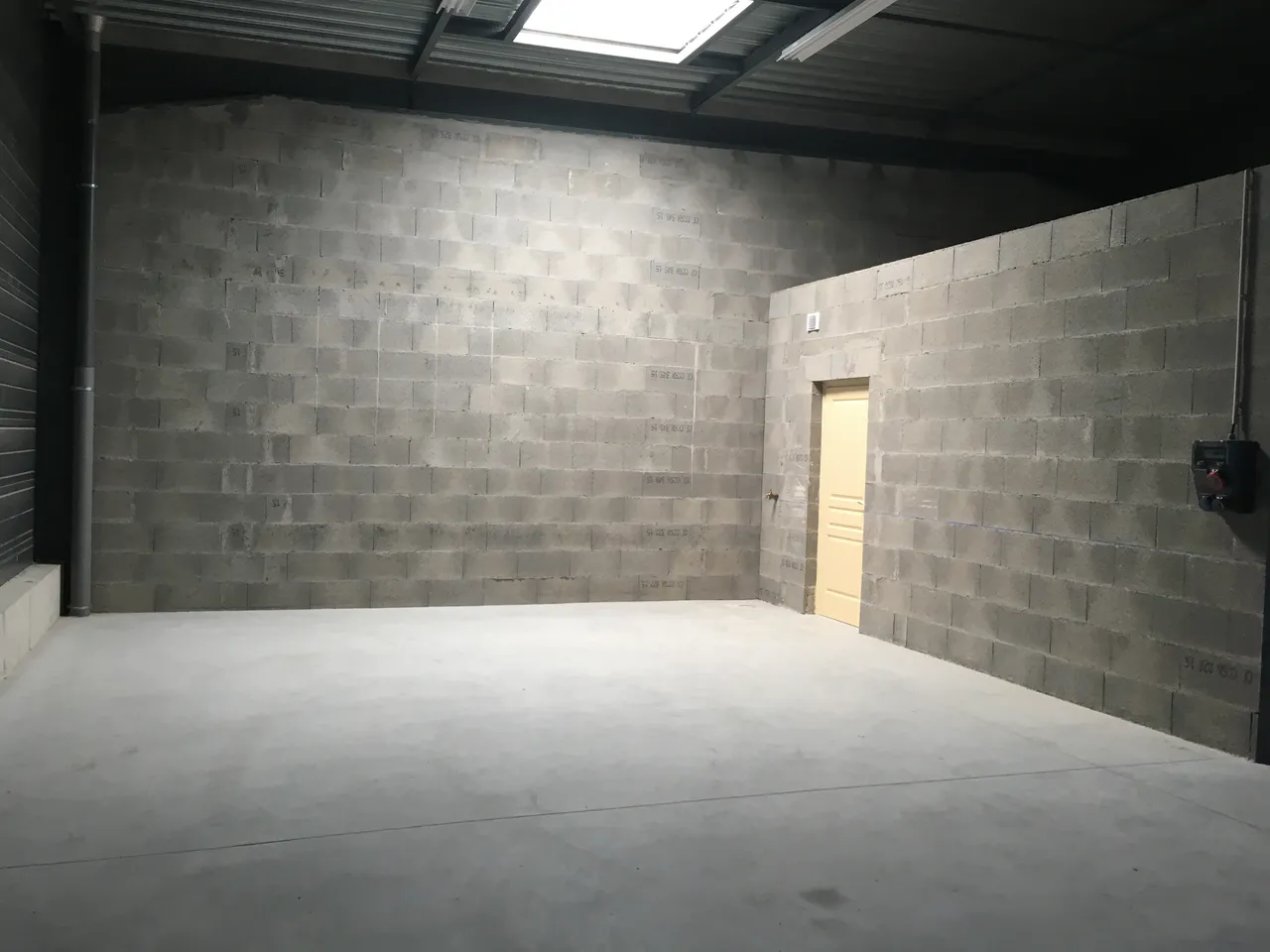 logistics - Entrepôt / Bureaux À Louer - gallery - 4