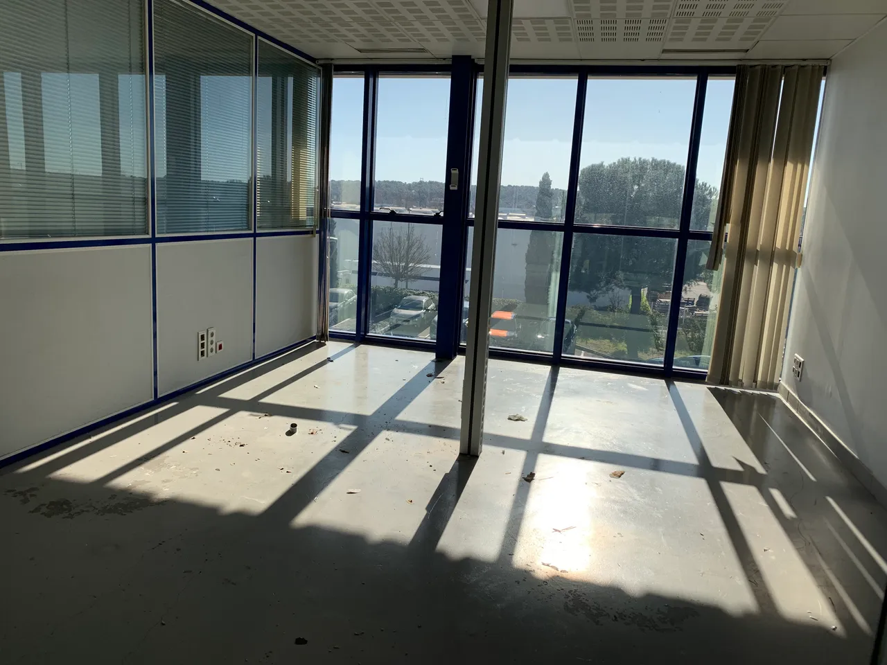 logistics - Warehouse / Offices For Rent - gallery - 8