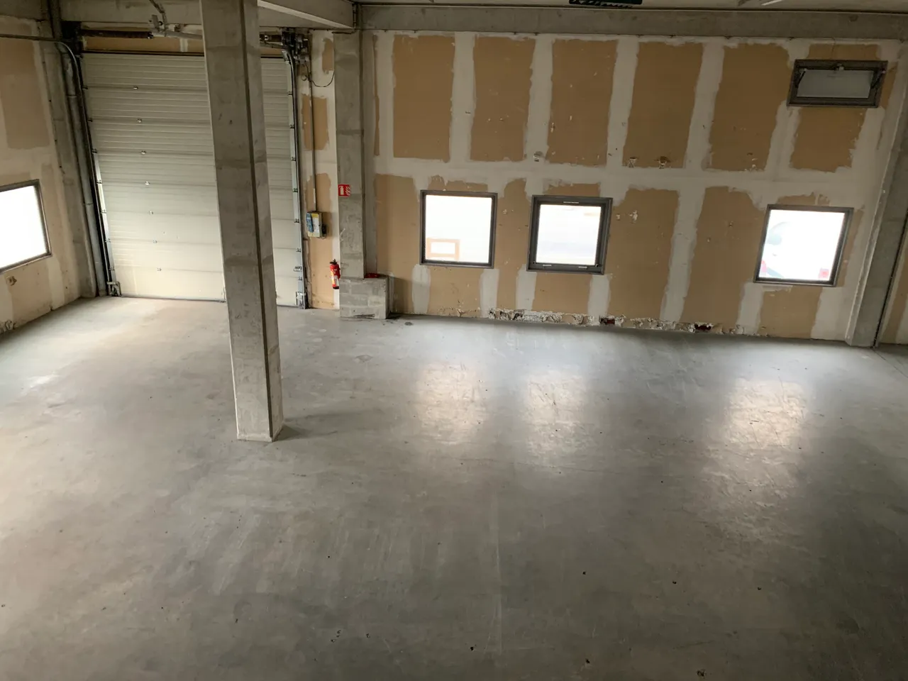 logistics - Light Industrial Premises / Offices For Rent - gallery - 7