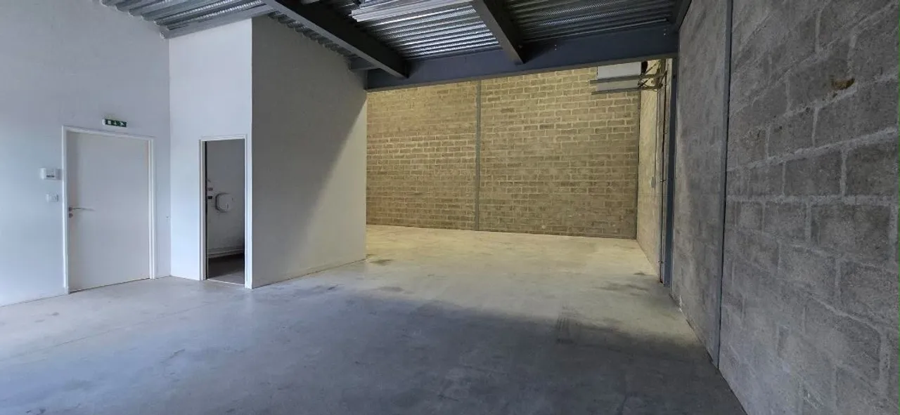 logistics - Light Industrial Premises / Offices For Rent - gallery - 2