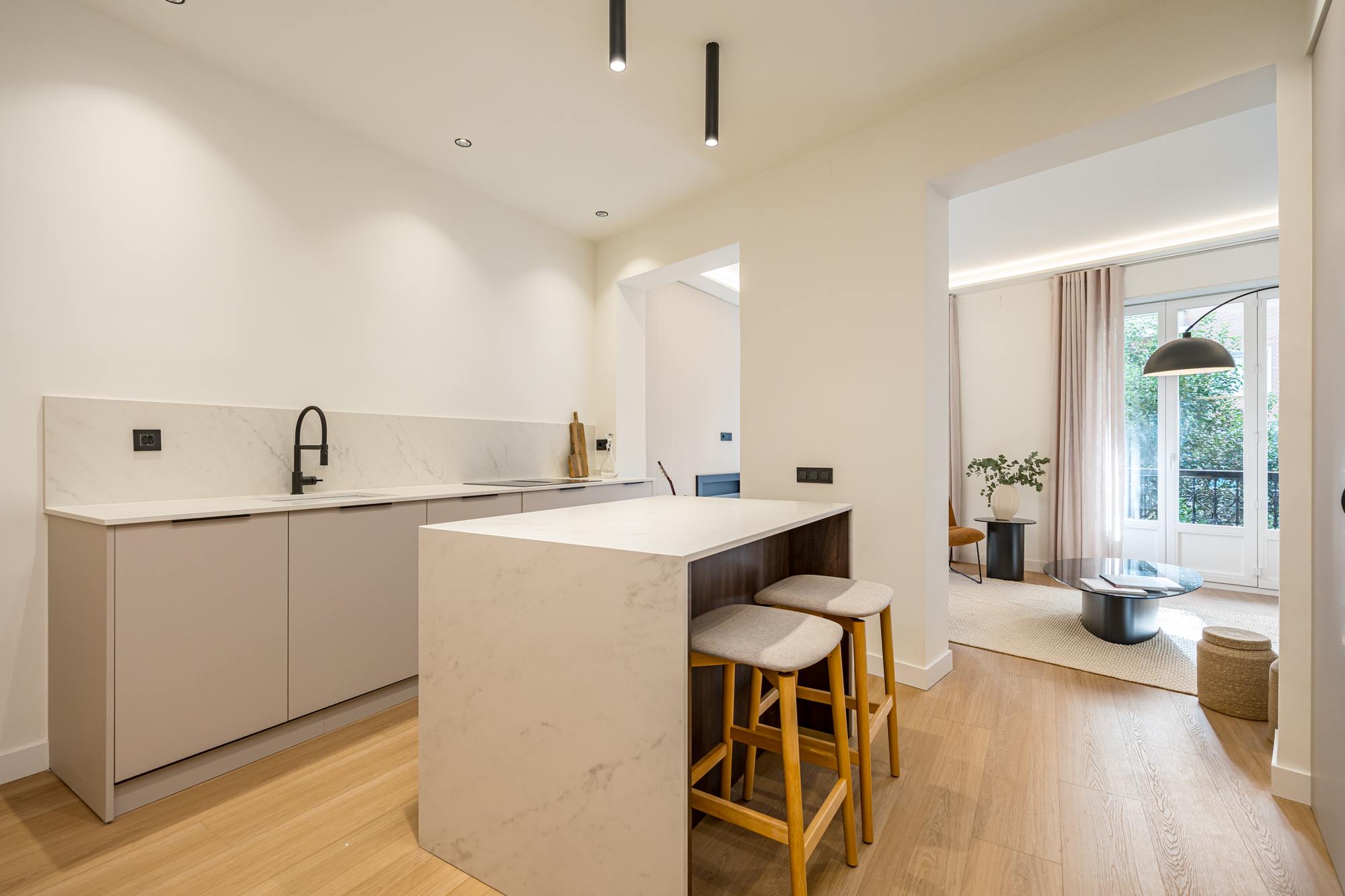 living - Piso de 139m² en venta en Universidad, Madrid - gallery thumbnail - 10