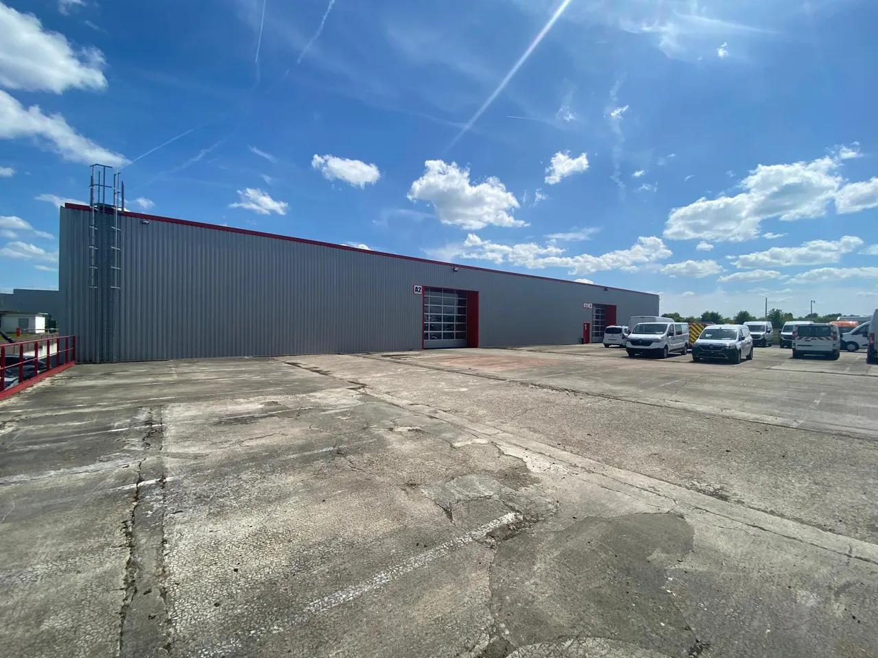 logistics - Warehouse / Offices For Rent - gallery - 3