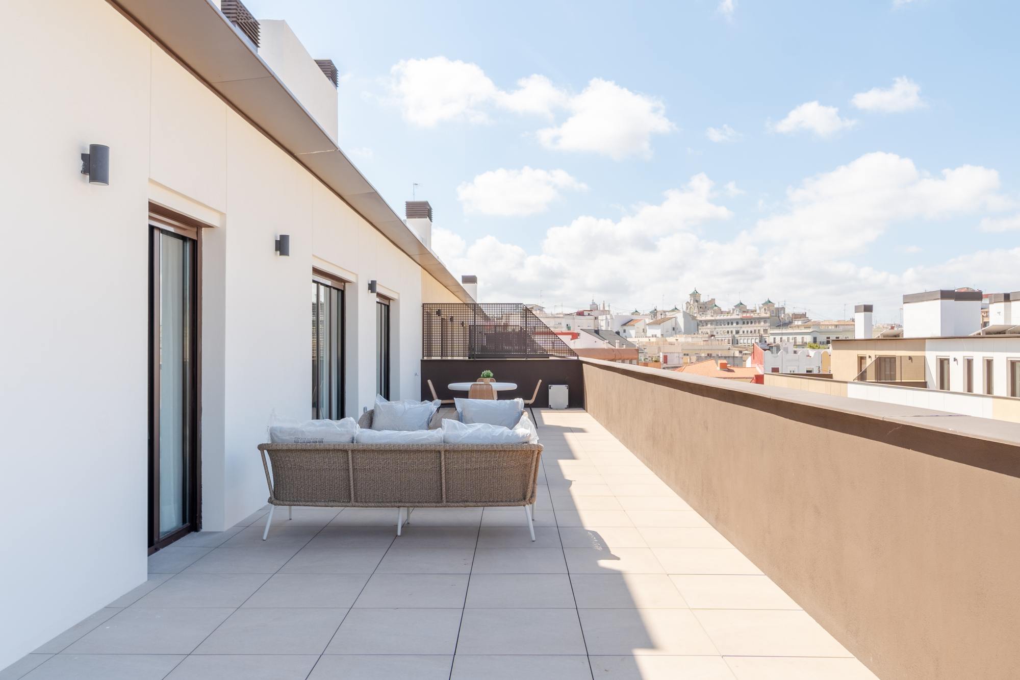 living - 210m² penthouse with 100m² terrace for sale in El Mercat - gallery - 4