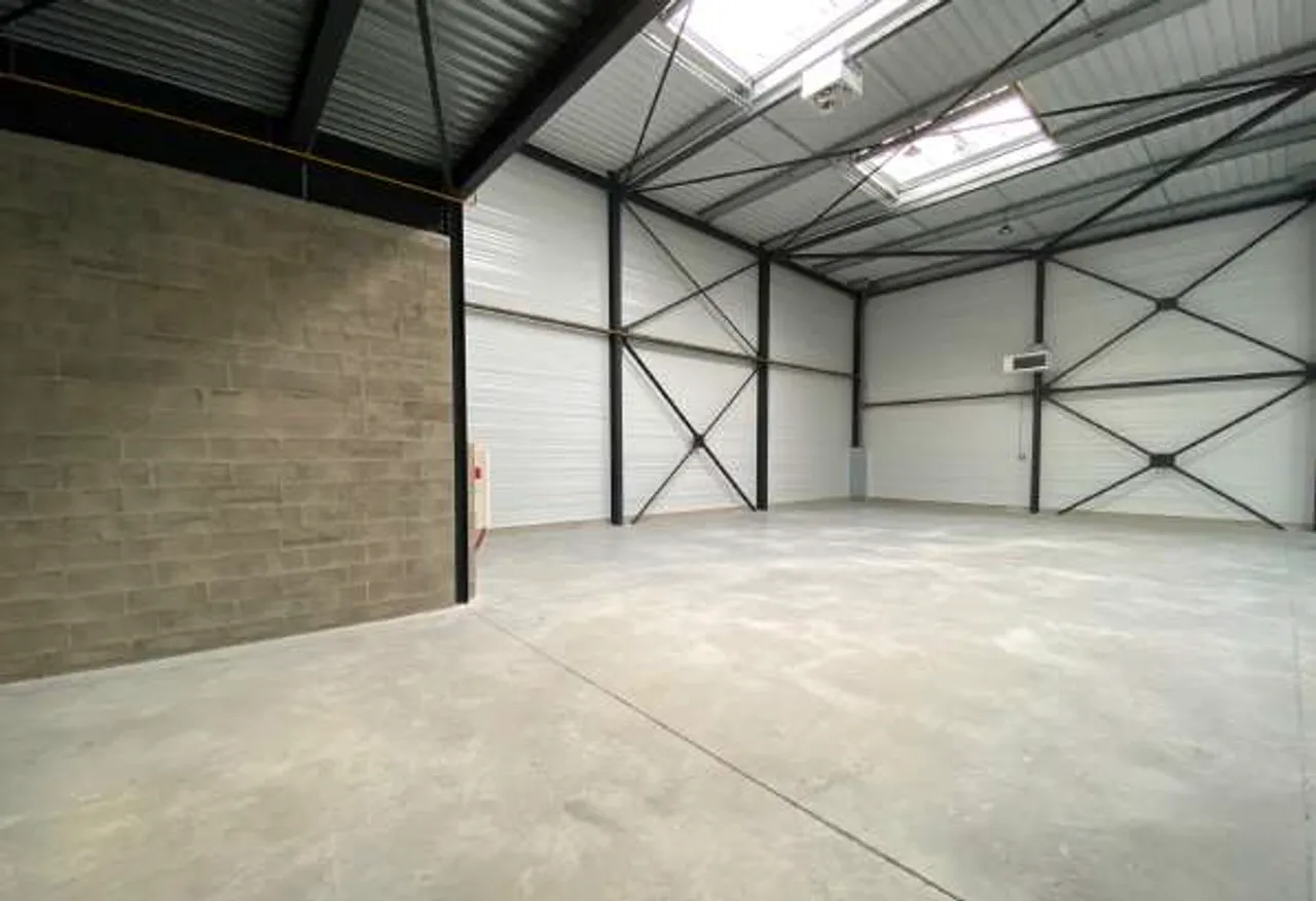 logistics - Light Industrial Premises / Offices For Sale - gallery - 4