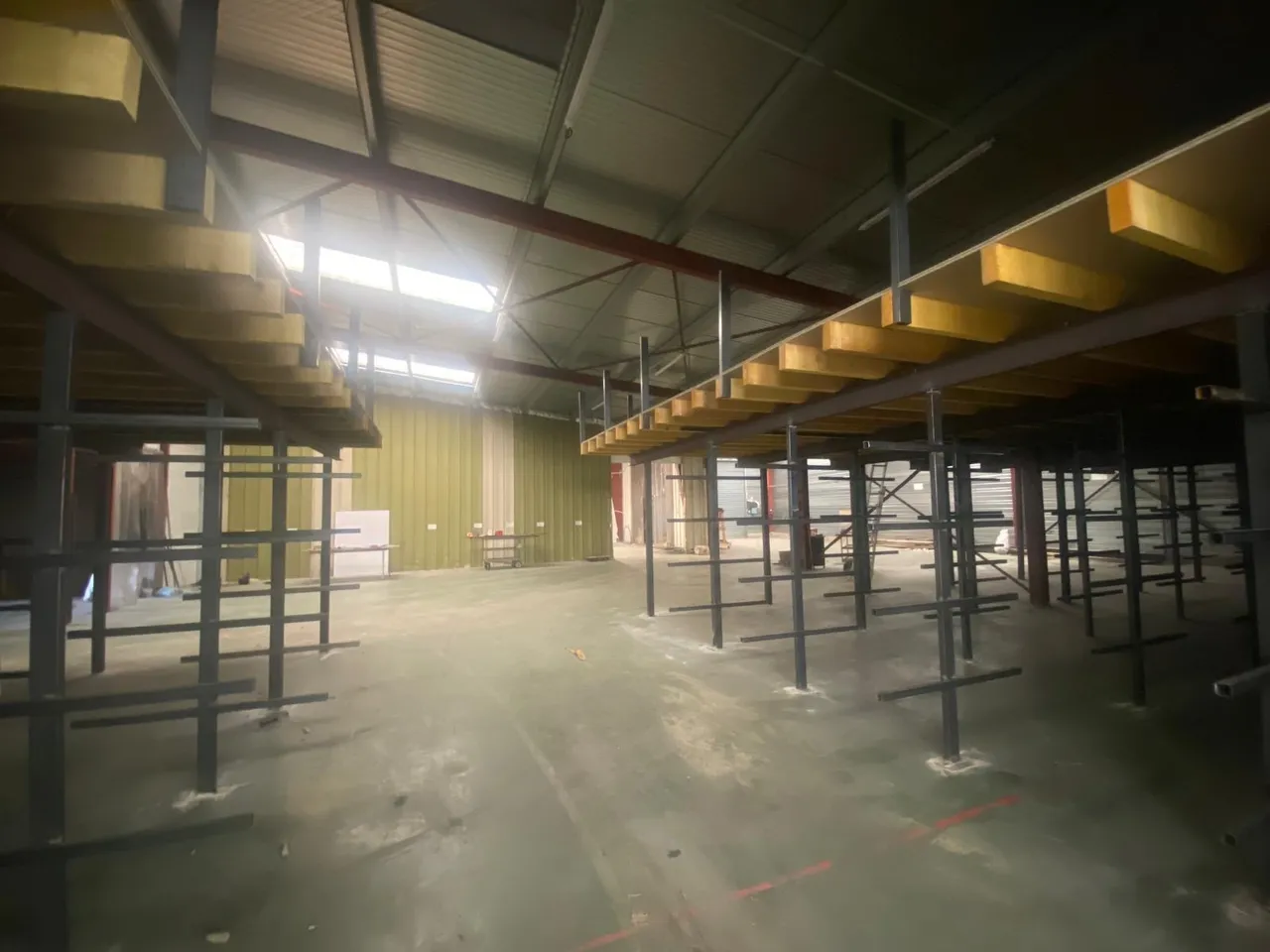 logistics - Activités / Bureaux À Louer - À Vendre - gallery - 3