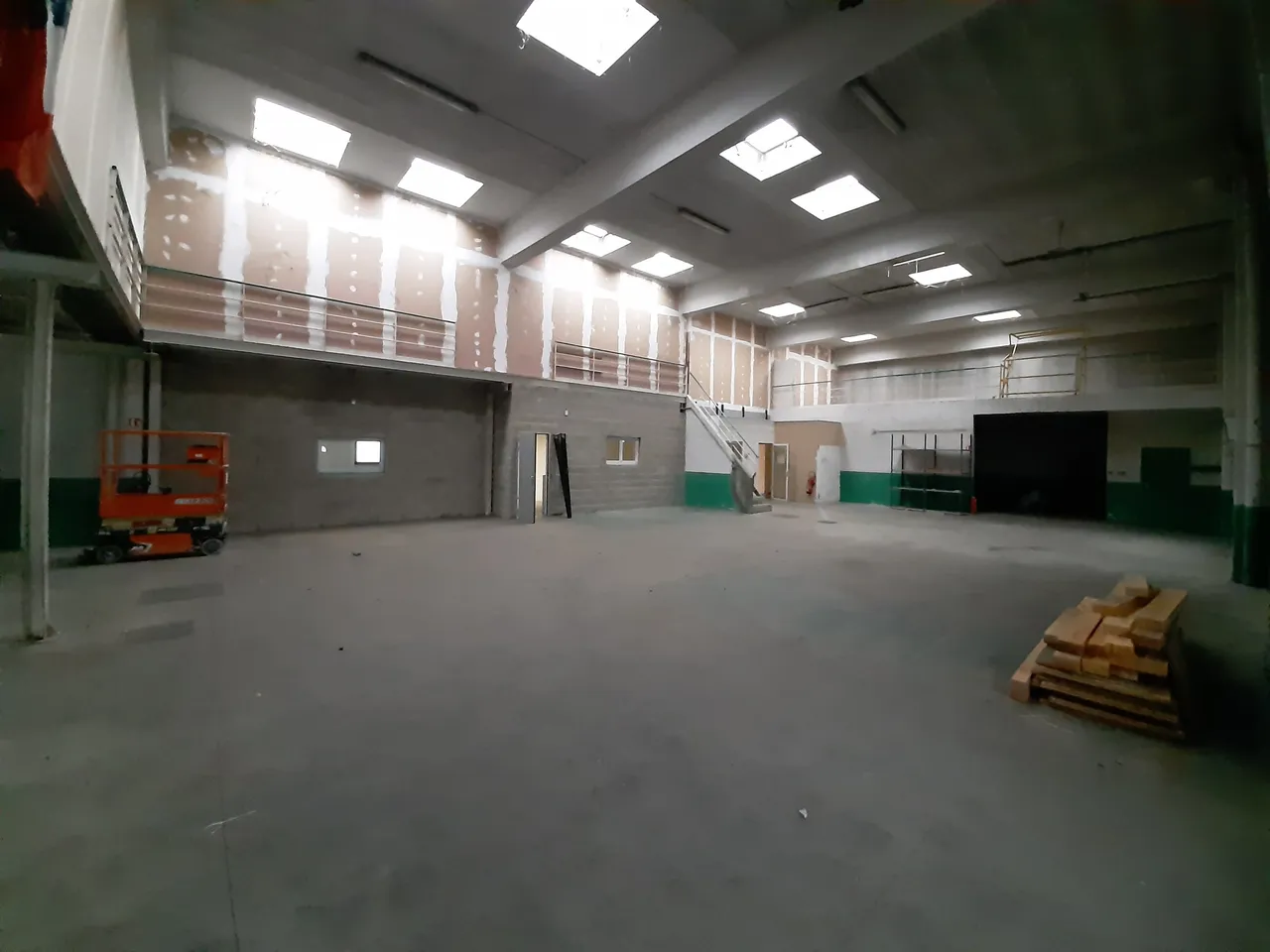 logistics - Light Industrial Premises / Offices For Rent - gallery - 4