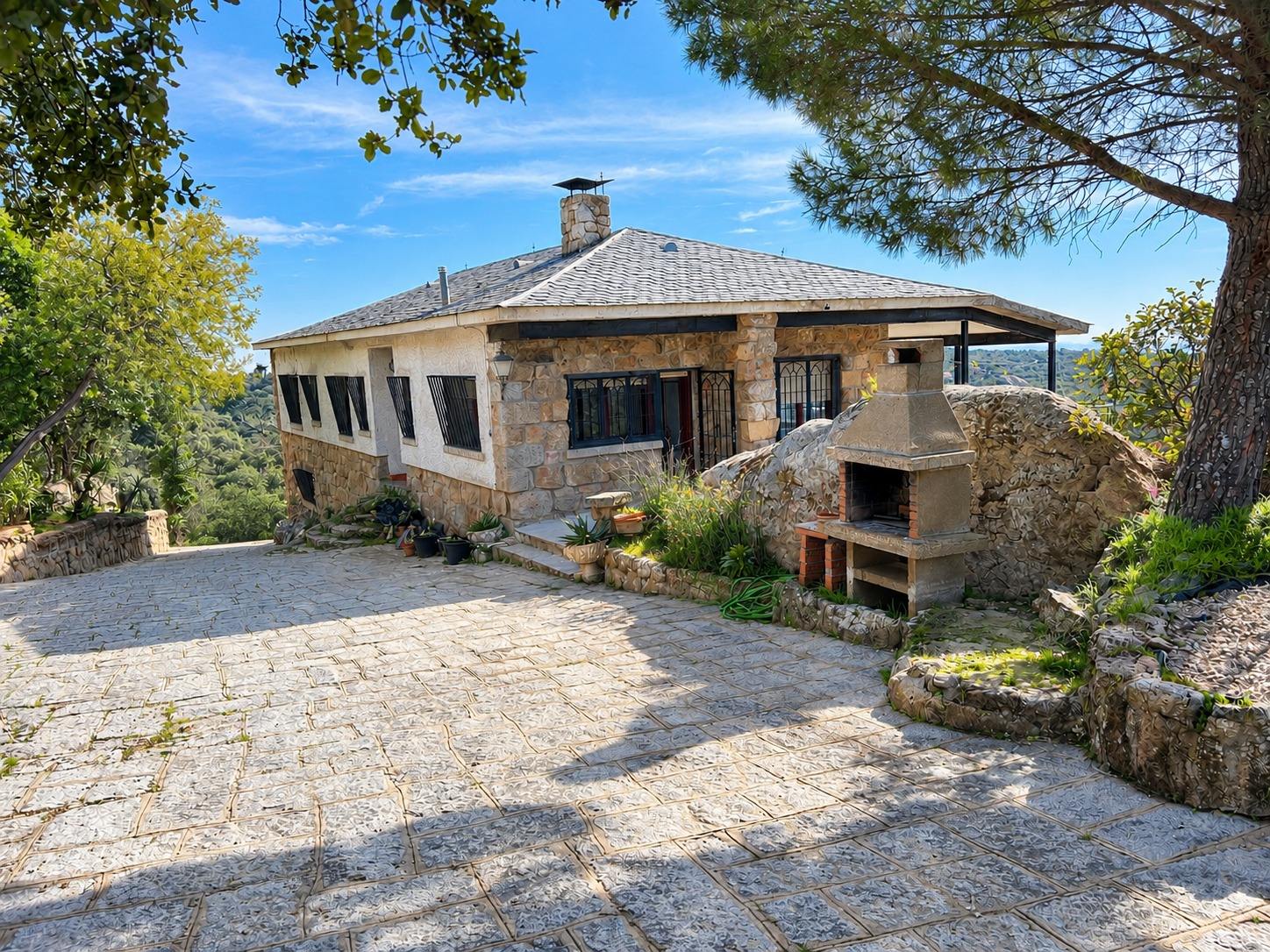 living - 483m² house / villa for sale in Torrelodones, Madrid - gallery thumbnail - 3