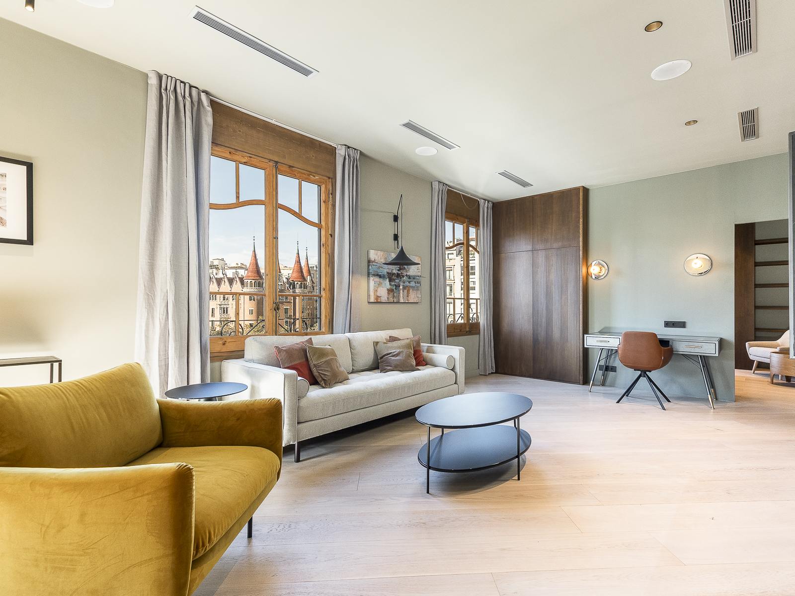 living - 185m² apartment for rent in Eixample Right, Barcelona - gallery thumbnail - 1