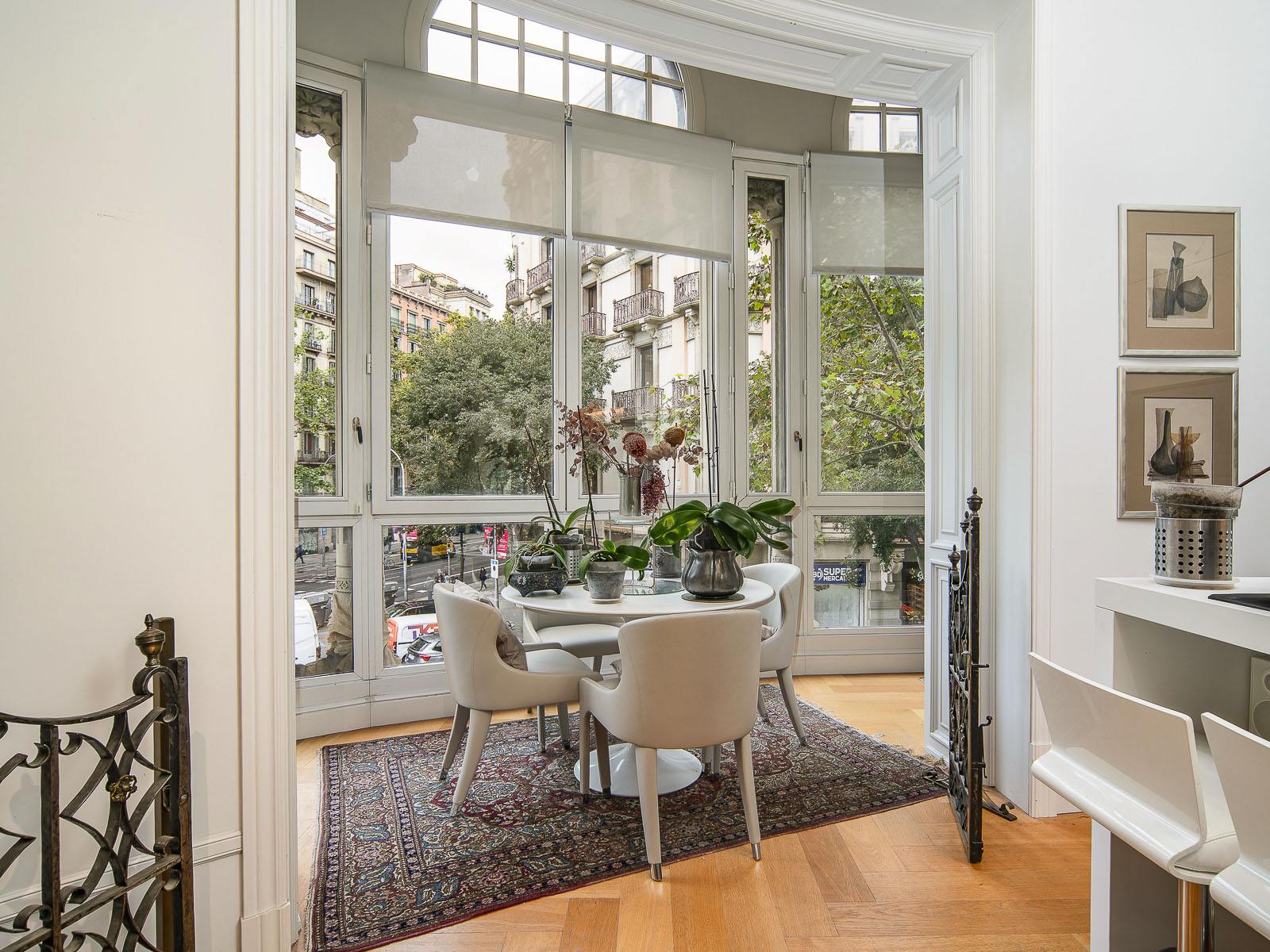 living - 134m² apartment with 26m² terrace for sale in Eixample Right - gallery thumbnail - 1