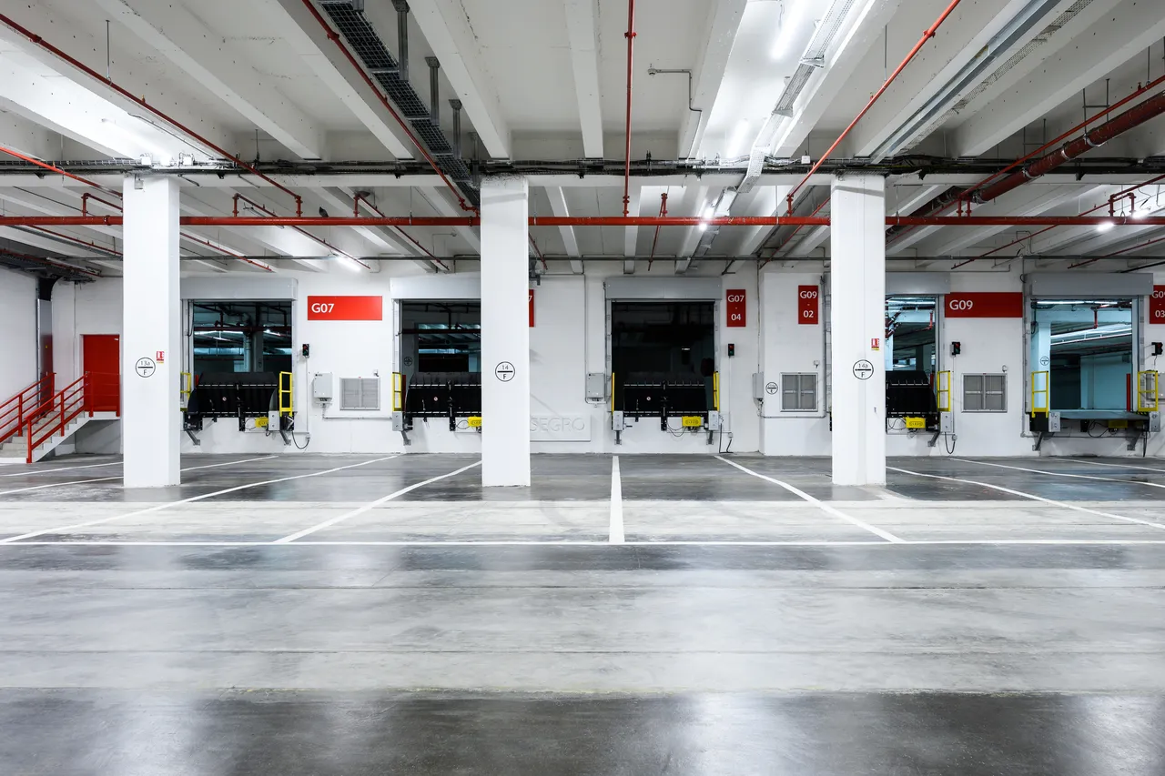 logistics - Light Industrial Premises / Offices For Rent - gallery - 5