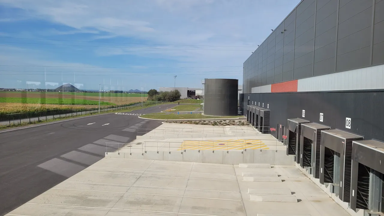 logistics - Logistics Warehouse For Rent - gallery - 9