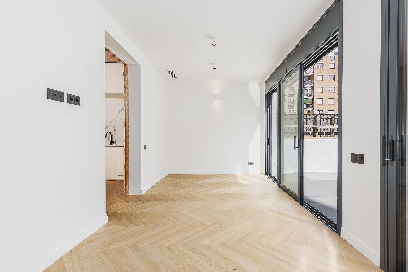 living - Piso de 140m² con 27m² terraza en venta en Eixample Izquierdo - gallery thumbnail - 4