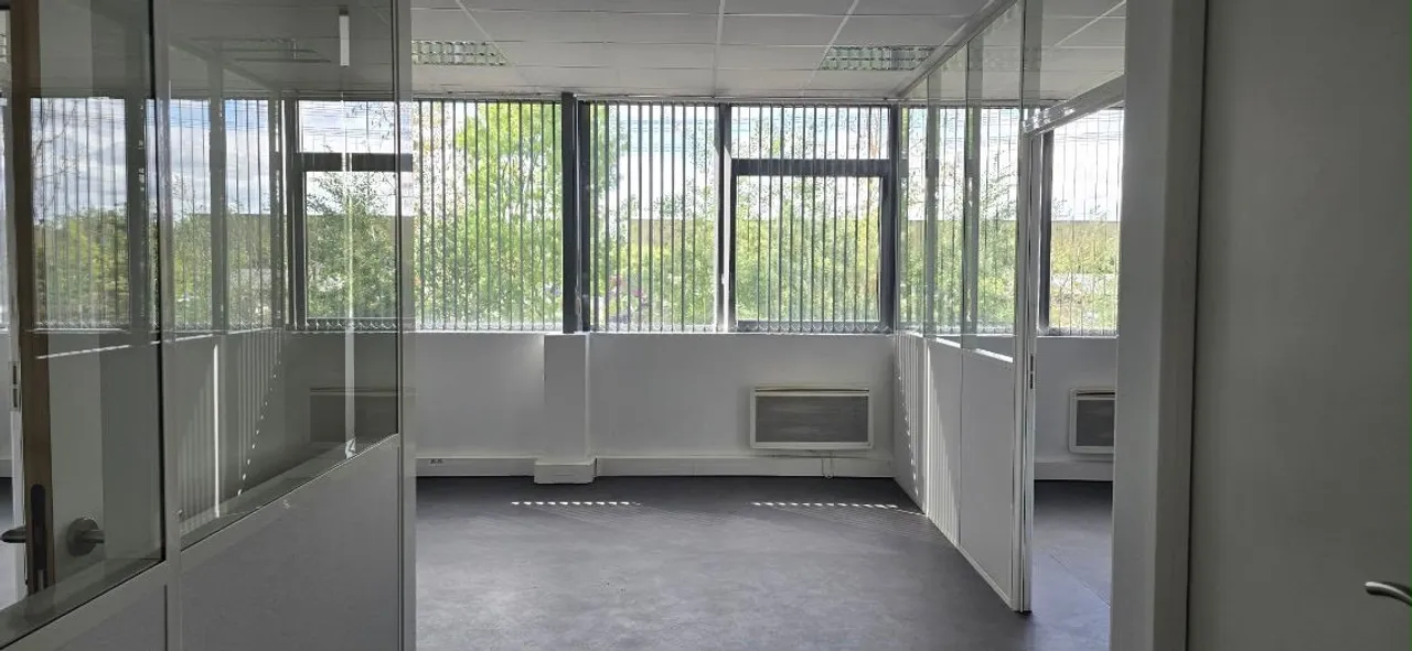 logistics - Light Industrial Premises / Offices For Rent - gallery - 3