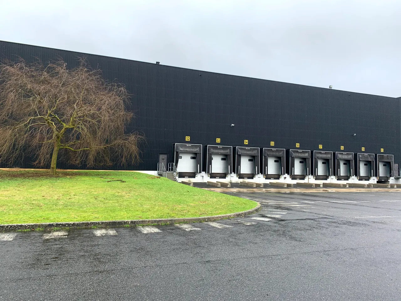 logistics - Logistics Warehouse For Rent - gallery - 2