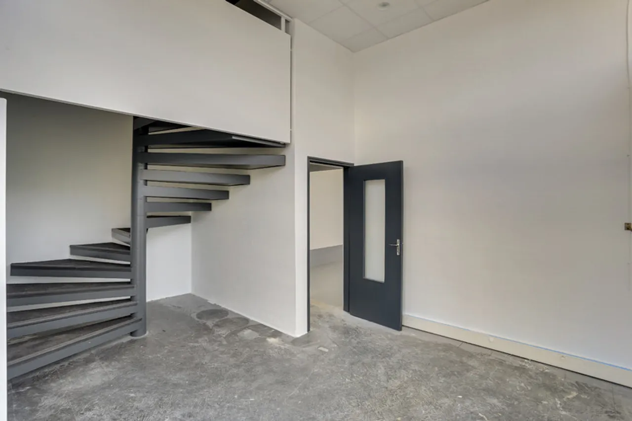 logistics - Light Industrial Premises / Offices For Rent - gallery - 6