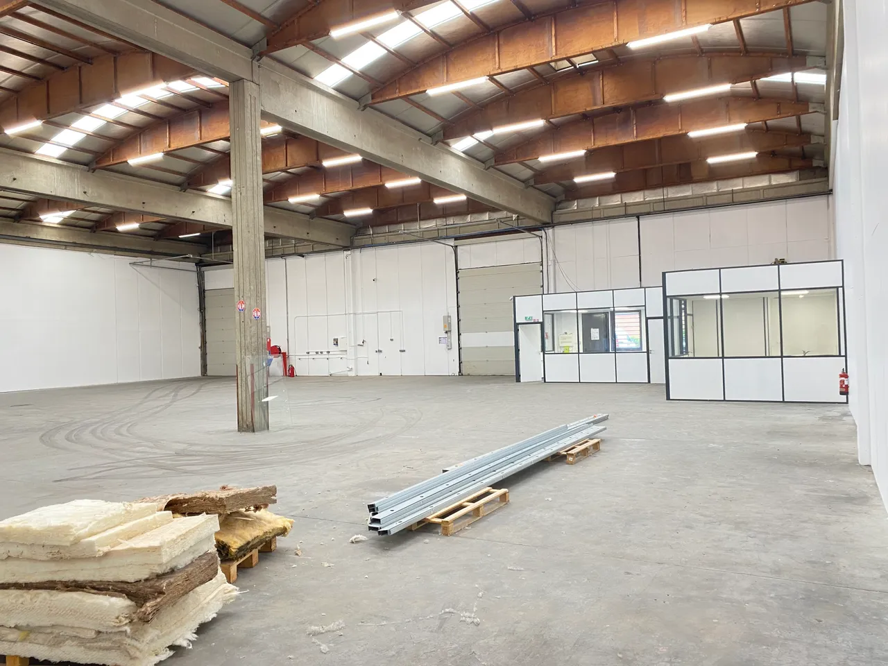 logistics - Warehouse / Offices For Rent - gallery - 3