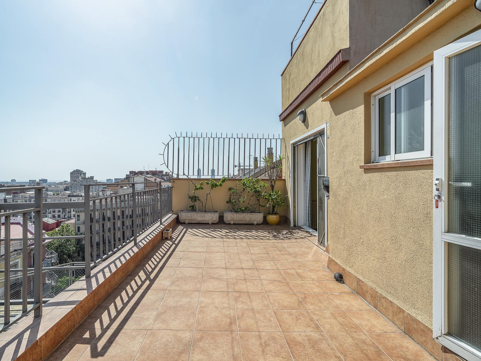 living - Ático de 180m² con 60m² terraza en venta en Sagrada Família - gallery thumbnail - 10
