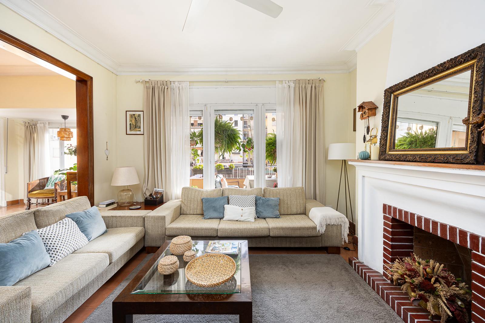 living - 161m² apartment with 17m² terrace for sale in Eixample Left - gallery thumbnail - 2