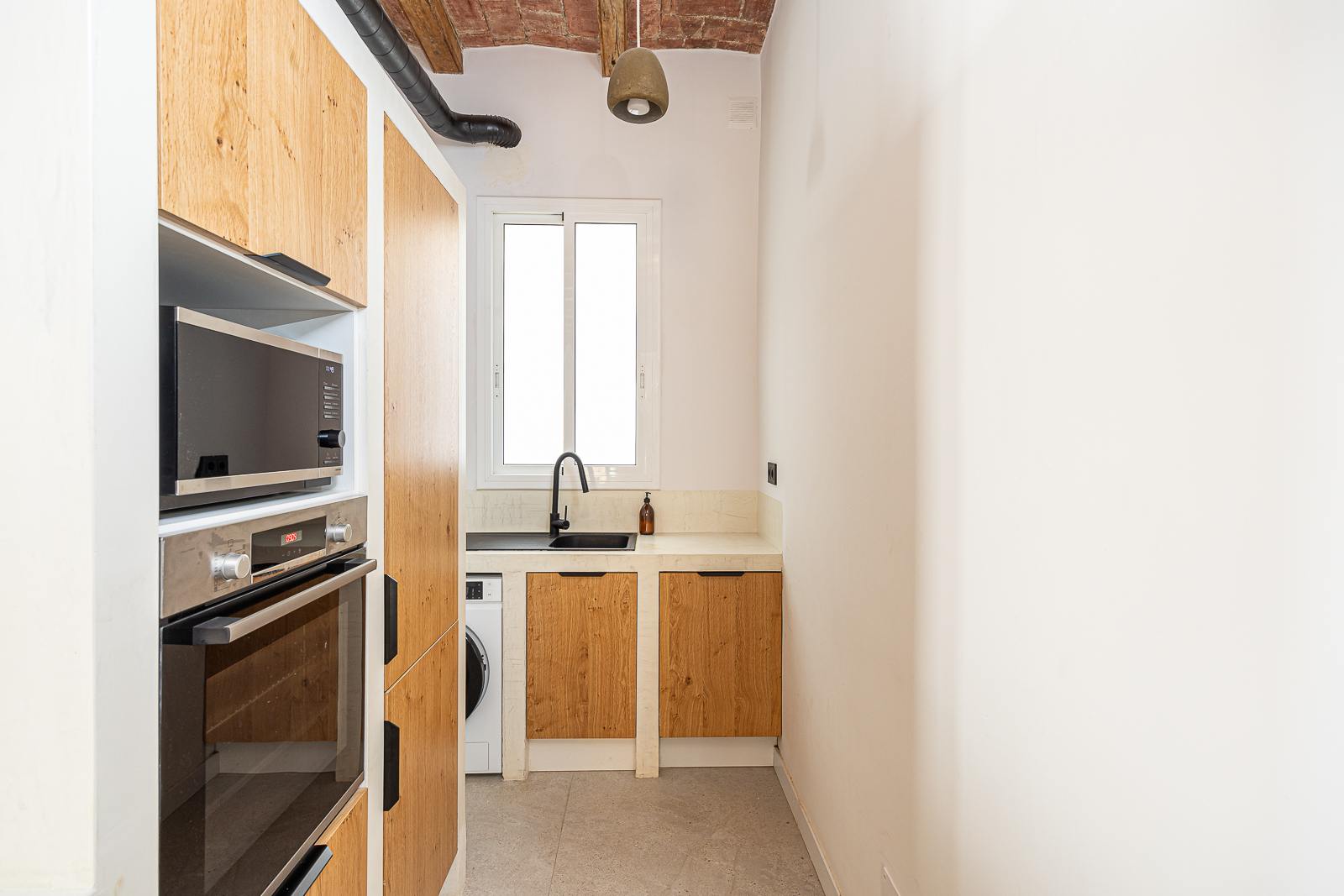 living - Piso de 80m² en venta en Gótico, Barcelona - gallery thumbnail - 6
