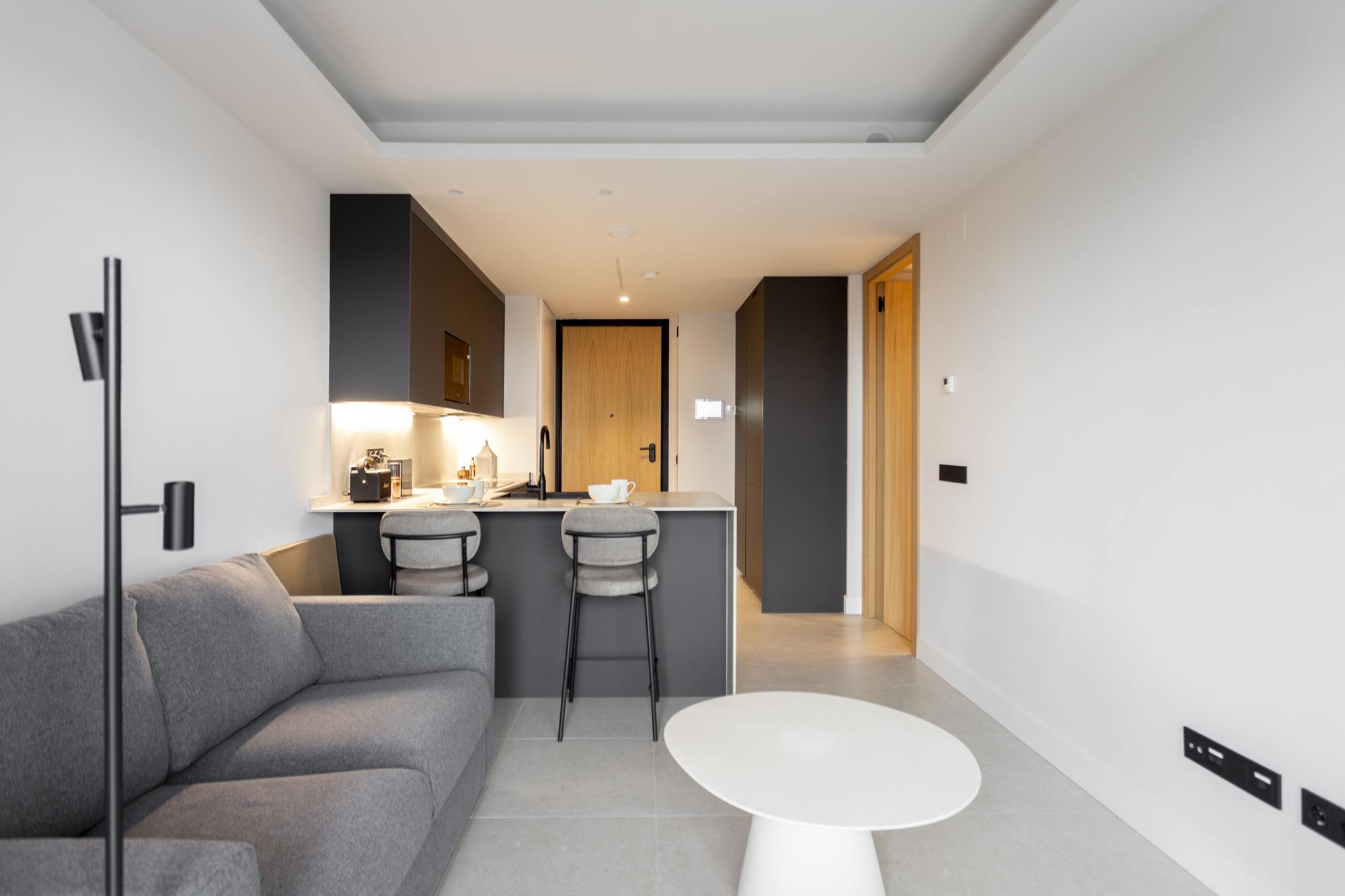 living - 65m² apartment with 8m² terrace for rent in Conde de Orgaz and Piovera - featured